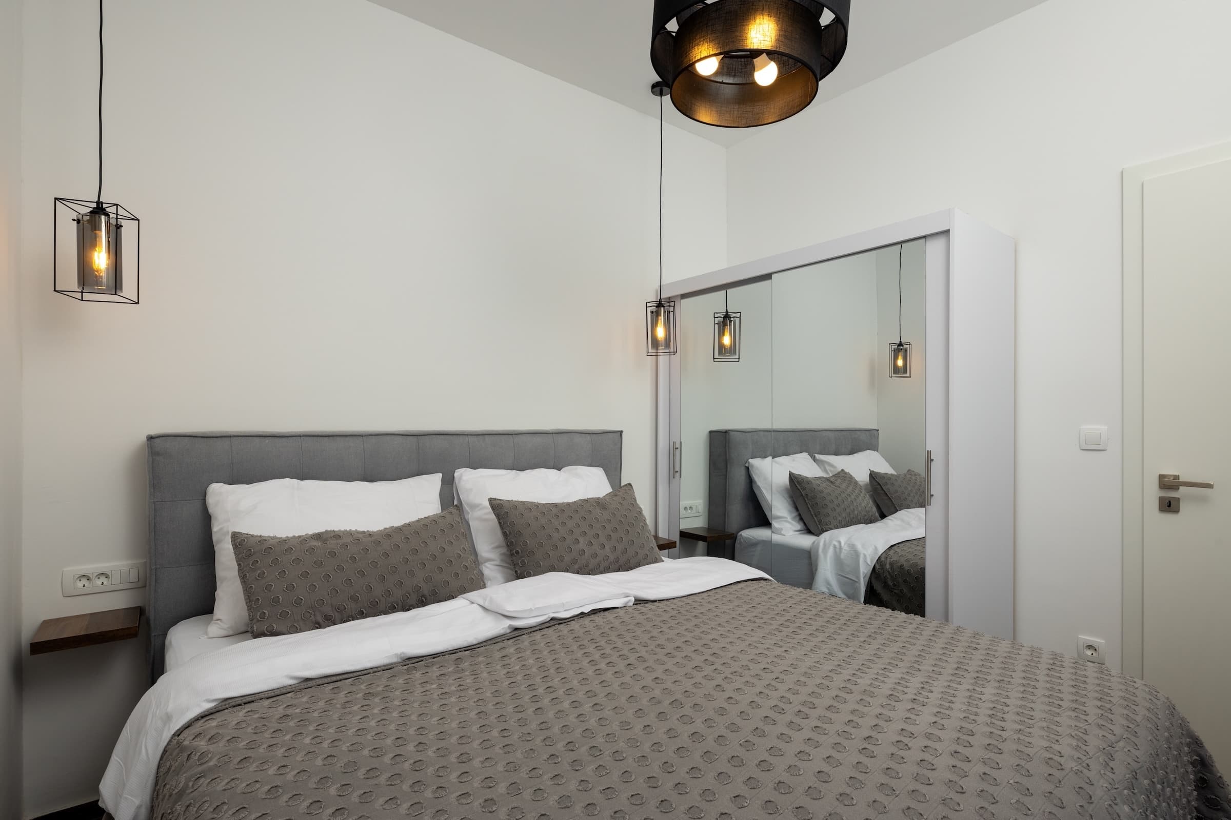Schlafzimmer 1